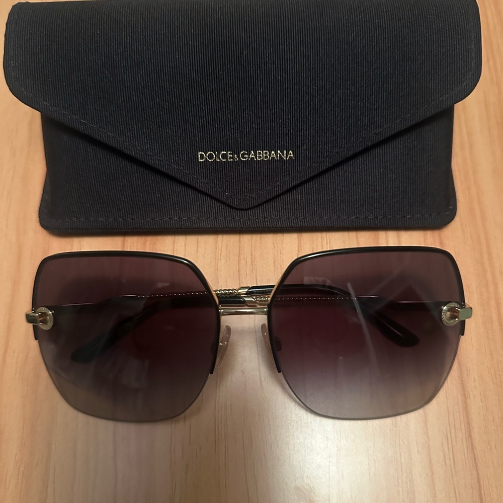 Dolce & Gabbana Black Sunglasses Rimless Design